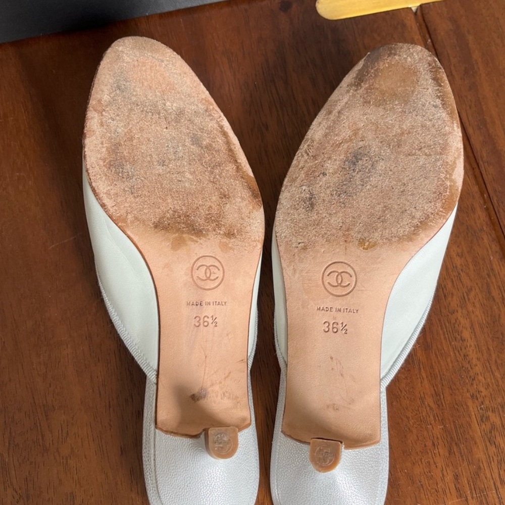 Pale blue lambskin Chanel ballet mule heel silver toe cap - Picture 7 of 12